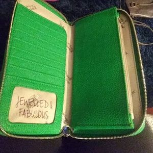 Jewel by thirty-one wallet